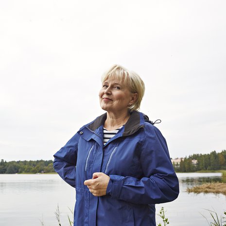 Seija Paasonen menee nukkumaan kello 19, sillä hän ei halua tinkiä seitsemän tunnin yöunista.