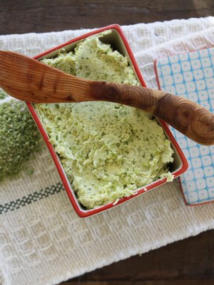 Lukija jakaa keskustelupalstalla herkullisen avokadolevitteen reseptinsä, jolla valmistuu vaikkapa täyte perunalle tai päällinen leivälle.