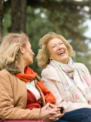 Sosiaalisuus stimuloi aivoja. Kuvituskuva.