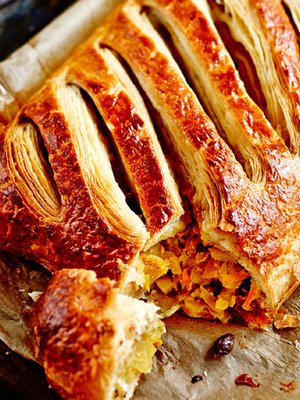 Tämä piirakka maistuu niin kylmänä kuin lämpimänäkin. Eikä se ole edes vaikea valmistaa. Kuva: <span class="photographer">Piia Arnoud</span>