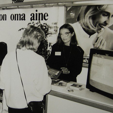 Näin vuonna 1985 esiteltiin ksylitolin eli koivusokerin hyötyjä Hammaslääkäripäivillä.