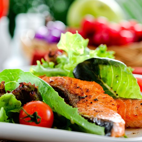 Lohisalaatista saa noin neljänneksen päivän proteiinitarpeesta.