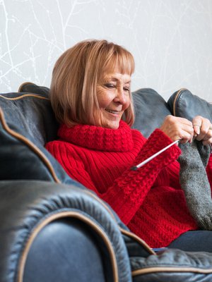 "Jokainen nivel kropassani oli kipeä. Istuin öisin kädet jääkaapin pakastelokerossa", Siru Törrönen muistelee aikaa, jolloin kivut olivat pahimmillaan.
