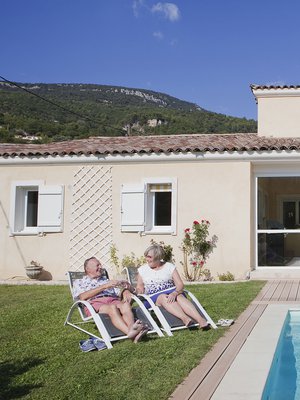 Pirkko ja Pekka toteuttivat "monumenttinsa", kuten he taloa kutsuvat, pitkälti omin voimin.