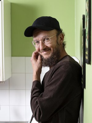 Samuli pohtii viisikymppisenä, kuinka välttyä toistamasta virheitään tai toistaa ne virheet ainakin pienin sävyeroin.