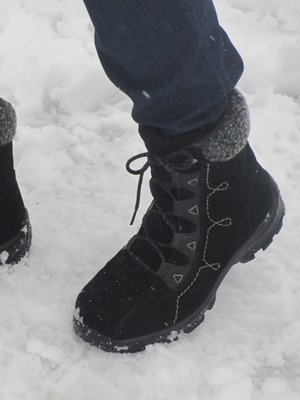 Sarvan nastakengät ovat hyvät ovat jalassa, lämpimät ja pohja pitää. Nyt en mene nurin muhkuraisilla lenkkipoluilla.