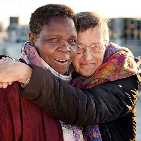 Riitan huoli katasta helpottaa hetkeksi, kun Kata on Suomessa hänen luonaan.