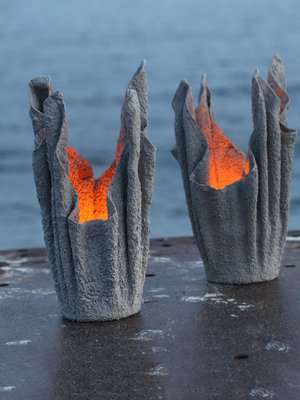 Vanhoista froteepyyhkeistä saa jännittävät alustat ulkoroihuille.