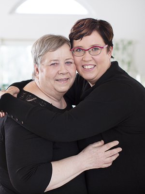  – Minusta on ihanaa, että voi vähän hemmotellakin äitiä. Viime kesänä pystytin hänelle pihakiikun, Merja kertoo.