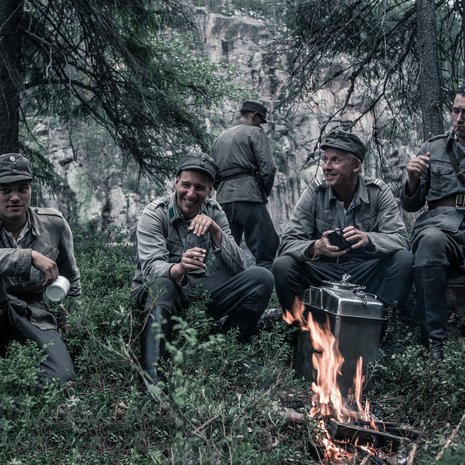 Salo, Hietanen, Rokka ja Koskela (Akseli Kouki, Aku Hirviniemi, Eero Aho ja Jussi Vatanen). 