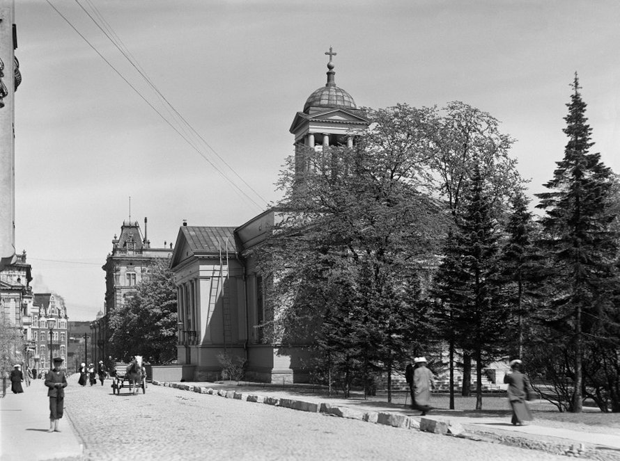 Helsingin Vanha kirkko Antinkadulla (nykyinen L&ouml;nnrotinkatu).