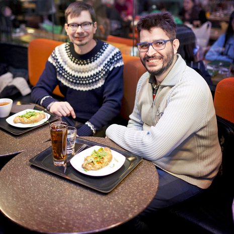 SPR:n ystäväpalvelu toi yhteen Mikon ja Noorin. Ensitapaaminen osui samalle päivälle, jolloin Noor sai perheensä Suomeen.