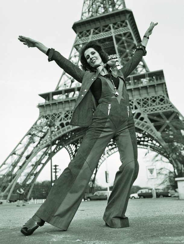 Aira Samuli poseerasi Pariisissa 1973.