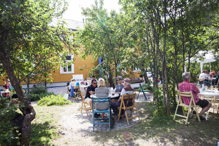 Köpmans on melko tuore tulokas Nauvon ravintolatarjonnassa. Kauniissa ravintolassa saa herkutella yllättävillä annoksilla.