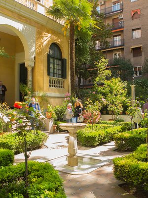 Sorollan puutarha on toimistoalueen pieni keidas.