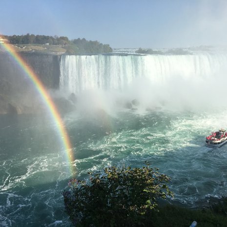 ET Matkaoppaan toimittaja Pia Hyvönen vaikuttui Niagaran putouksista. ”Putous kumisi rintakehässä asti.”
