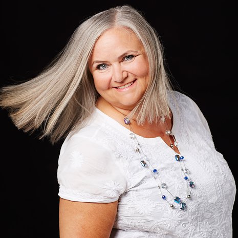 Sari Ellmén, 60.