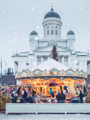 Tuomaan Markkinat Helsingin Senaatintorilla.
