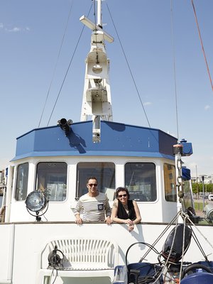 Suomen keliolosuhteissa laivassa riittää aina pientä laitettavaa, mutta se ei haittaa Christian ja Mervi Wennerstrandia. 
