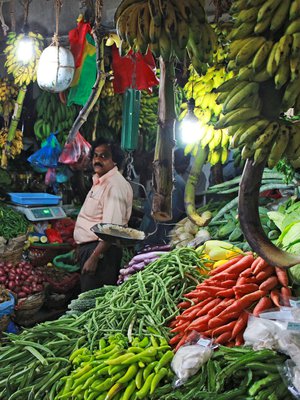 Hedelm&auml;t ja vihannekset nostavat veden kielelle Nuwara Eliyan torilla.