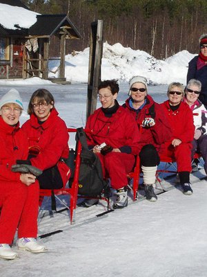 Lontoon Ladyt eli Marja (vas.), Paula, Pirkko, Satu, Hilkka, Anita ja toinen Marja 2007 Levillä.
