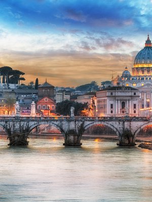 Tiber-joki ja näkymä Pietarinkirkolle.
