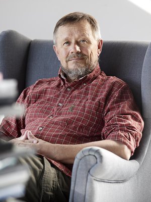 Erkki Lampén on sosiologi, retkeilijä ja matkakirjailija.