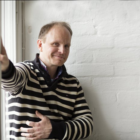 Thomas "Dome" Karukoski syntyi Kyproksella vuonna 1976. Karukosken uusin projekti on fantasiakirjailija J.R.R. Tolkienin elämästä kertova elokuva, joka on edennyt jälkituotantovaiheeseen. 