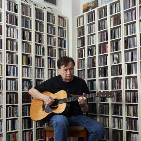 Jake on suunnitellut kirjaa maailman parhaista levyistä, mutta niitä on liikaa.