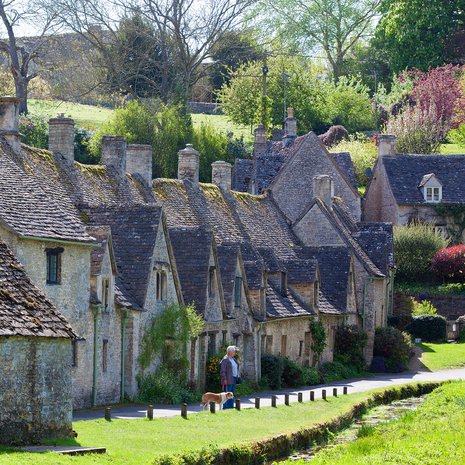 Biburyn kylän Arlington Row on kuvauksellinen joka säällä, ja sää on varma keskustelunaihe joka pubissa.
