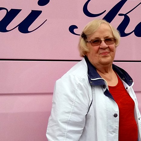 Kuljimme Japanissa bussilla, joka oli upeasti maalattu, kertoo Kerttu Miettinen.