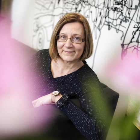 – Pohdi, tarvitsetko lainan todella, Takuusäätiön johtaja Minna Backman neuvoo.