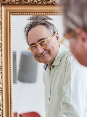 Benin mielestä peileissä on jotakin omituista: kun niihin katsoo, ne vanhentavat. – Tunteelle on  vaikea löytää  sanoja, mutta olen siinä käsityksessä, että ilmiö on  ikäisteni keskuudessa yleinen.