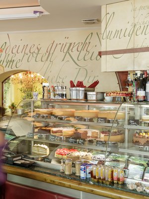 Iso osa Epun suosikkikahviloista ja ravintoloista löytyy Prenzlauer Bergin alueelta, kuten myös ihastuttava Anna Blume -kahvila (kuvassa). Kuva: <span class="photographer">Visit Berlin</span>