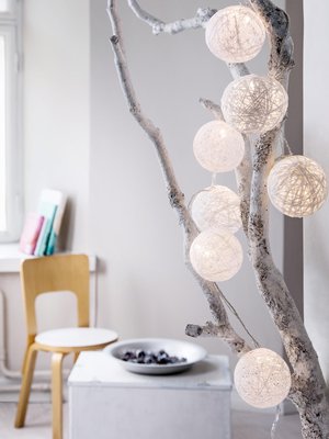 Langoista kieputettu valosarja tuo pehmeää valoa kotiin.