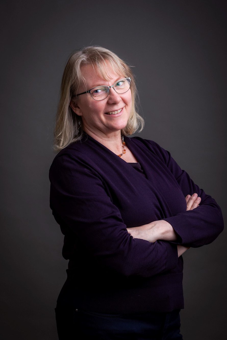 Outi Tahvonen työskentelee tutkija-yliopettajana Hämeen ­ammattikorkeakoulussa Lepaalla. Hän toimii asiantuntijana moni­alaisessa Co-Carbon-hankkeessa, joka tutkii kaupungin viheralueiden roolia ilmastonmuutoksen hillitsemisessä.