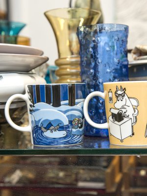 Sininen Muumi-muki 80 e, keltainen 140 e.