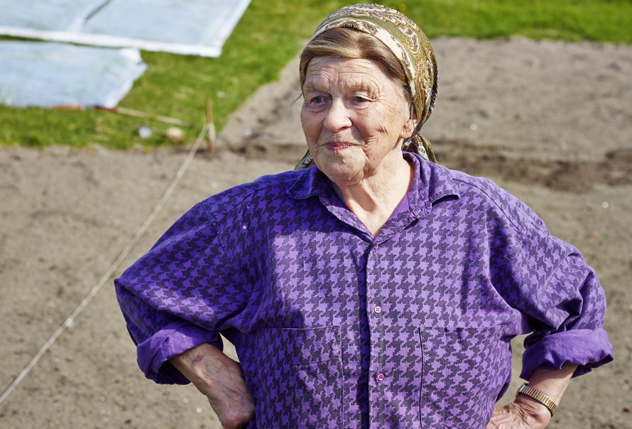 "Olen syönyt aina terveellisesti. Minulla on oma pottumaa ja marjat poimin tunturista. Viihdyn ulkona pihatöissä."