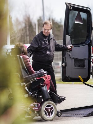 "Palkan pienuus ei vaivaa minua. Paras palkintoni on tyytyväinen asiakas", Reijo Taajaranta sanoo.