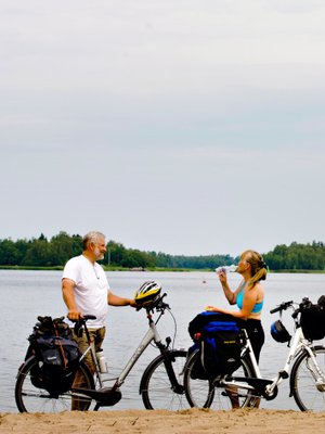 Sähköpyöräretkellä. Klikkaa kuvan päällä olevaa nuolta, niin voit selata kuvia. 