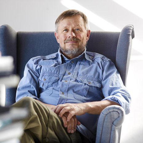 Erkki Lampén on sosiologi, retkeilijä ja matkakirjailija.