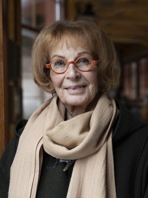 Kaari Utrio ei enää kirjoita kirjoja, mutta tarinoi seuraajilleen Facebookissa. "Olen synnynnäinen leirinuotioiden tarinankertoja."