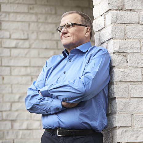 Pekka Parkkisen mielestä eläkeläisten kannattaa käyttää itse omaisuutensa eikä hautoa perintöä.