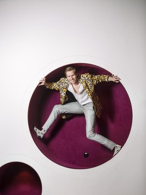 Jerome Saarinen pitää huolta, että Esa-isän seminaareihin osallistuvilla on kaikki hyvin.