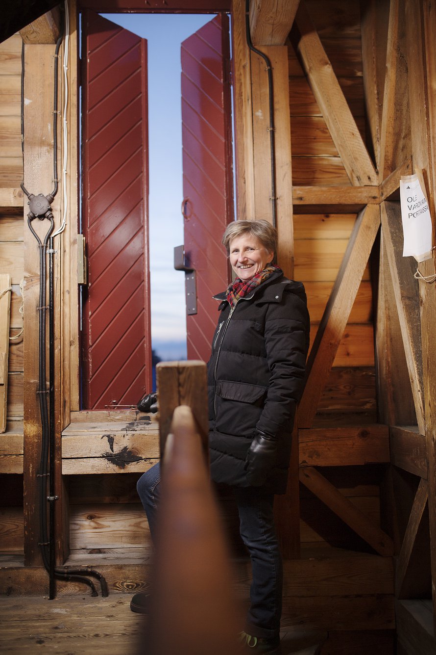 Minna Lindgren pitää vanhoista taloista, vanhasta taiteesta ja vanhentuneista tietokirjoista.