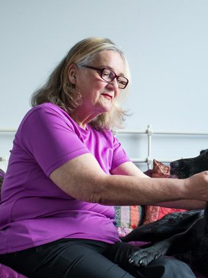 Aini Stenroos kertoo sairauskierteestään ET-lehden numerossa 11/2017.