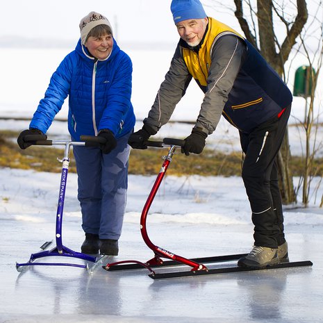 Kilpeläisen pariskunta on lajin kuumaa kärkeä, sillä kumpikin voitti oman sarjansa toissa vuoden potkukelkkakisoissa. 