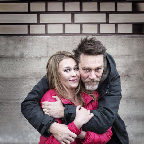 Outi ja Ville rakastavat pitkiä keskusteluja. – Puhumme ihmisistä, hevosista, elämästä ja näyttelemisestä, Outi kertoo. 