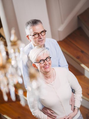 Jussi ja Jaana Pajusen lapsenlapset asuvat naapuritalossa.  – Välillä he vilkuttelevat mummille, että tule rakentamaan lumilinnaa.