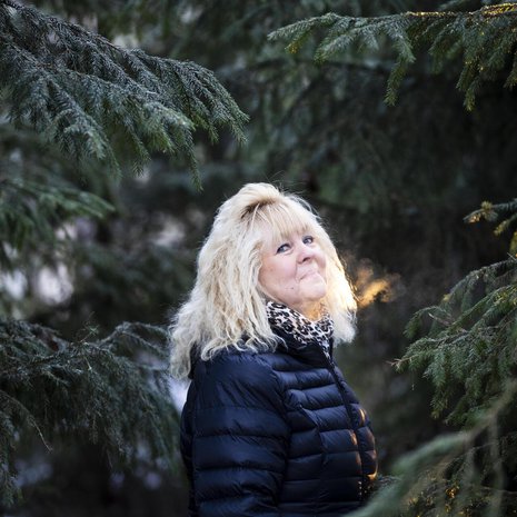 –Luonto on valtava voimavara. Pienet asiat siellä. Voi kävellä rauhassa omien ajatustensa kanssa, Jaana Jylli sanoo.